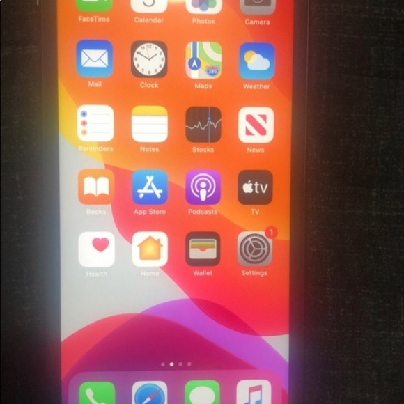 iPhone 11 - Picture 2 of 2